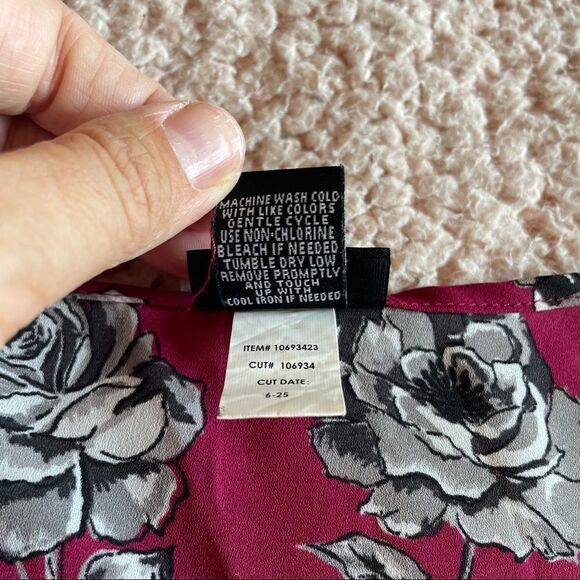 Torrid size 0 (large) keyhole floral blouse - Picture 7 of 9